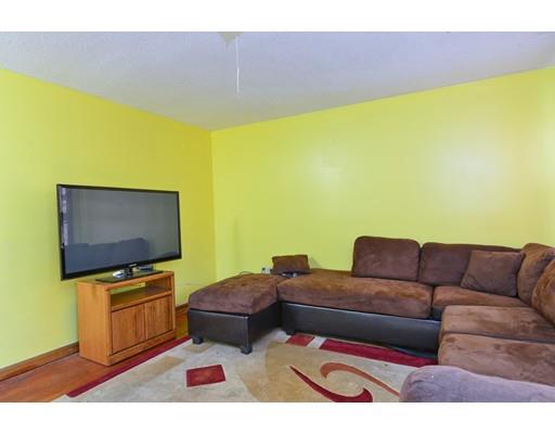 5 Champlain Cir, Dorchester Center, MA 02124 photo 2