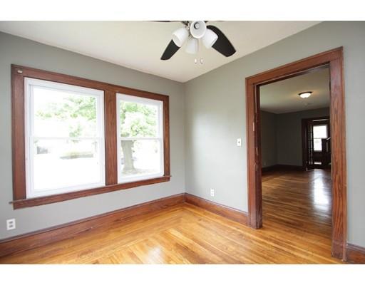 35 Wayne St, Springfield, MA 01118 photo 16