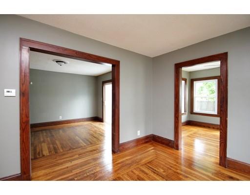 35 Wayne St, Springfield, MA 01118 photo 14