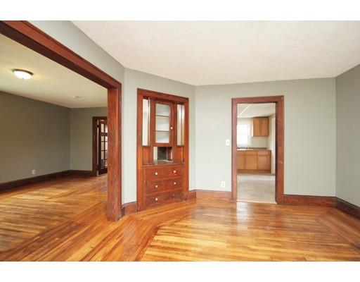 35 Wayne St, Springfield, MA 01118 photo 9