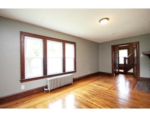 35 Wayne St, Springfield, MA 01118 photo 11