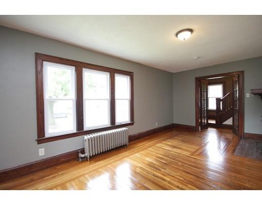 35 Wayne St, Springfield, MA 01118 photo 12