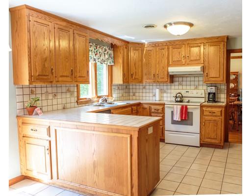4 Oriole Ln, Walpole, MA 02081 photo 3