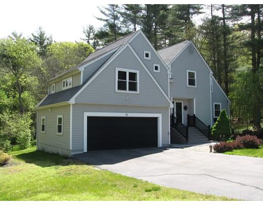 19 Daisy Dr, Walpole, MA 02081 photo 3