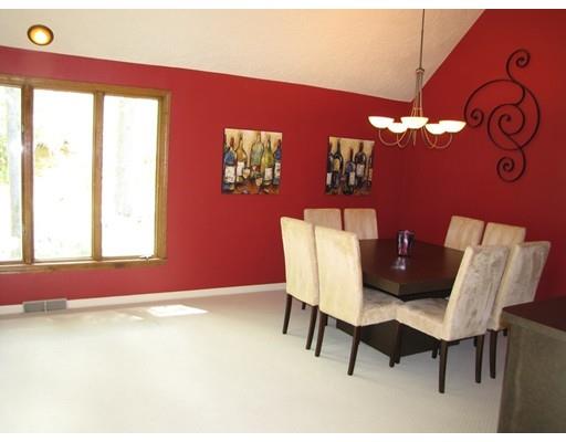 19 Daisy Dr, Walpole, MA 02081 photo 13