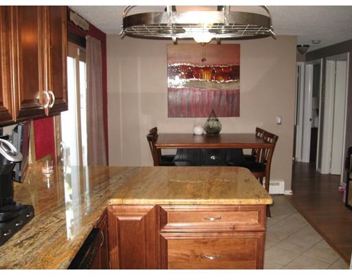 5 Endicott St, Springfield, MA 01118 photo 9