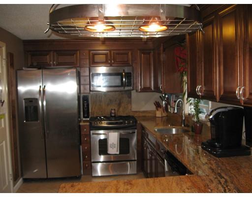 5 Endicott St, Springfield, MA 01118 photo 7