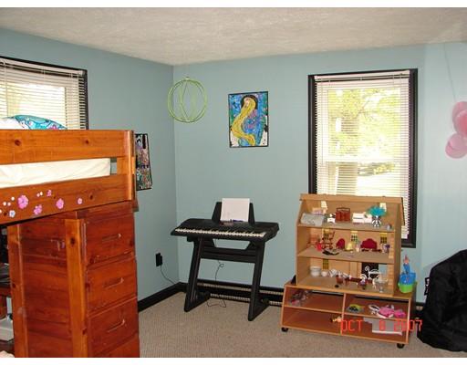 335 Hermitage Dr, Springfield, MA 01129 photo 10