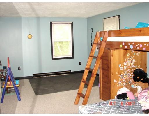 335 Hermitage Dr, Springfield, MA 01129 photo 9