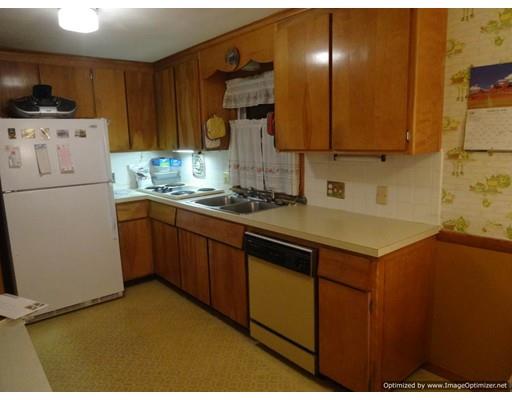 25 Lynebrook Rd, Springfield, MA 01118 photo 5