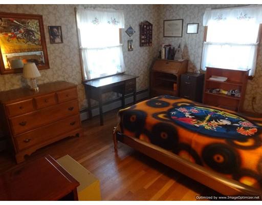 25 Lynebrook Rd, Springfield, MA 01118 photo 9