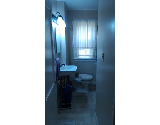 24 Brooks St, Springfield, MA 01109 photo 6