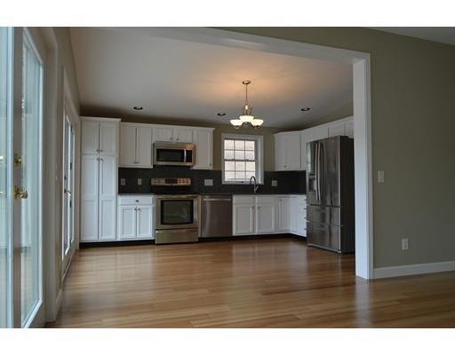 27 Worcester Ave, Hudson, MA 01749 photo 4