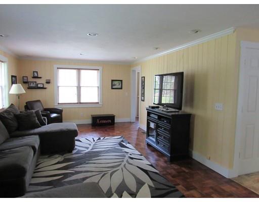 46 Pleasant St, Mendon, MA 01756 photo 6