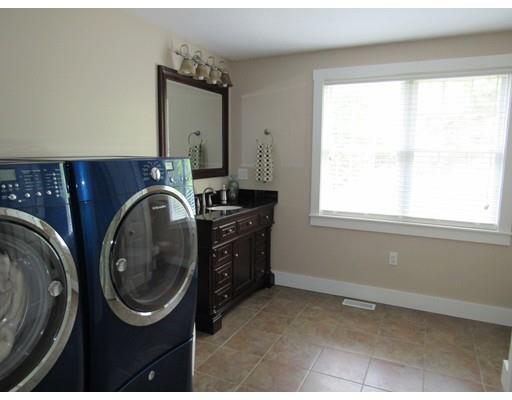 46 Pleasant St, Mendon, MA 01756 photo 11