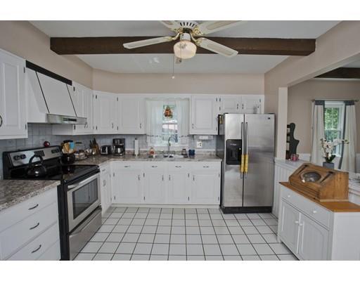 21 Connell St, Chicopee, MA 01020 photo 3
