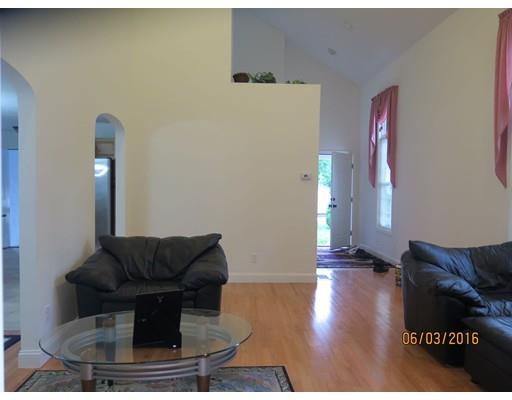 18 Hazel St, Worcester, MA 01604 photo 12