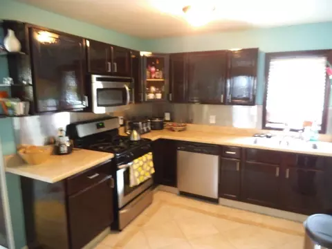 549 Buffinton St, Fall River, MA 02721 photo 9