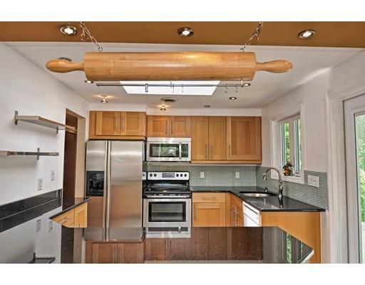 8 Mitchell St, Sharon, MA 02067 photo 4