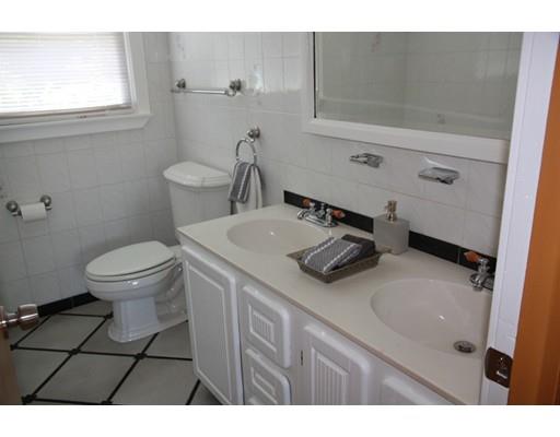 225 Murphy Ln, Chicopee, MA 01020 photo 10