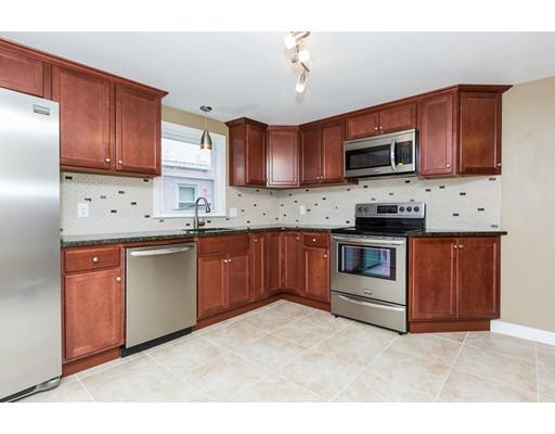 33 Barton St, Springfield, MA 01104 photo 4