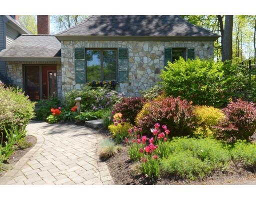 9 Pentucket Ln, Danvers, MA 01923 photo 2