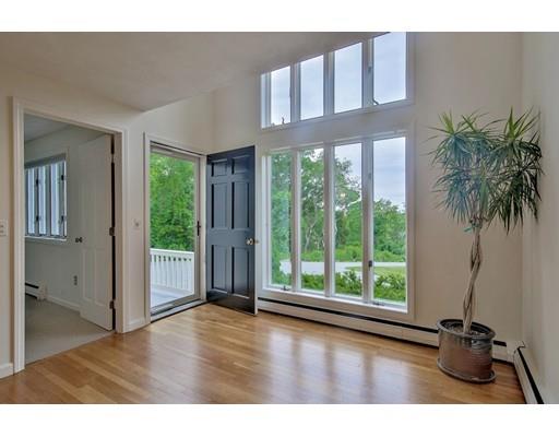 8 Lindberg Dr, Gloucester, MA 01930 photo 2