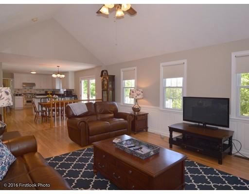 155 Spring St, Wrentham, MA 02093 photo 4