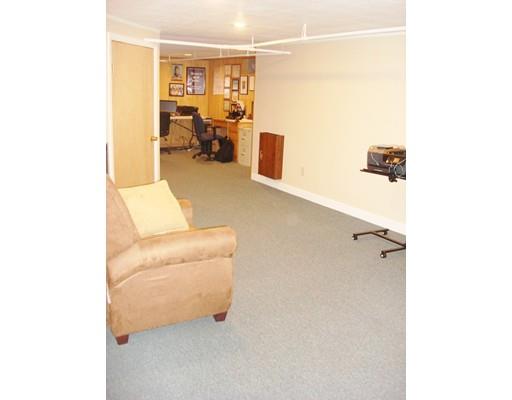 8 Rhinebeck Ave, Springfield, MA 01129 photo 23