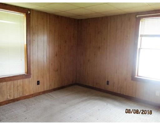 16 Maple St, Webster, MA 01570 photo 4