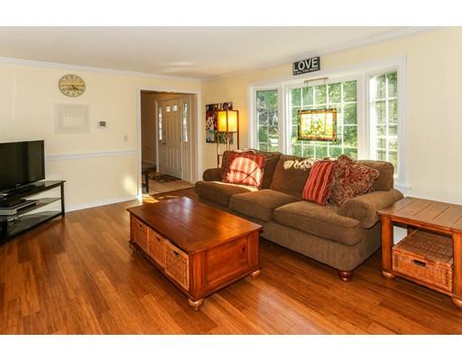7 Mohawk Dr, Longmeadow, MA 01106 photo 3
