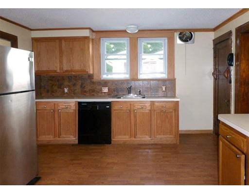 138 Gillette Ave, Springfield, MA 01118 photo 9