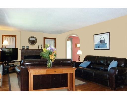 138 Gillette Ave, Springfield, MA 01118 photo 3