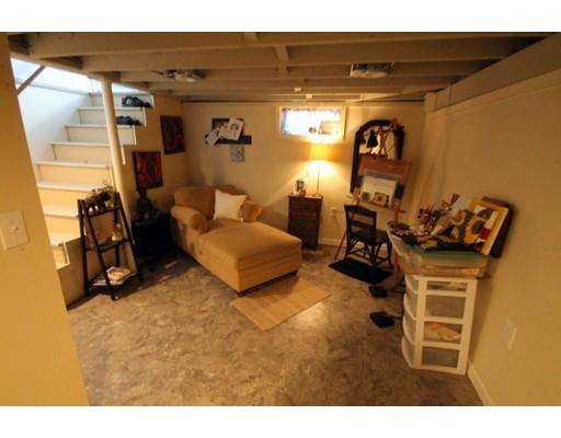 66 Roanoke Rd, Springfield, MA 01118 photo 13