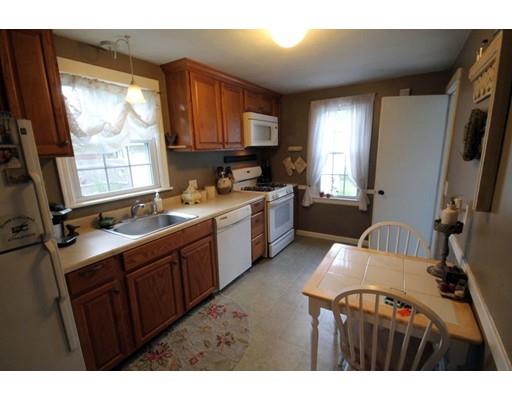 66 Roanoke Rd, Springfield, MA 01118 photo 2