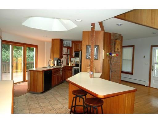 90 N Maple St, Florence, MA 01062 photo 4