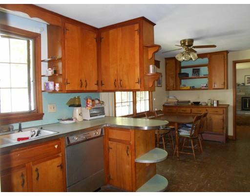 209 Forest Hills Rd, Springfield, MA 01128 photo 3