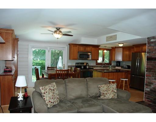 7 Spruce St, Halifax, MA 02338 photo 3