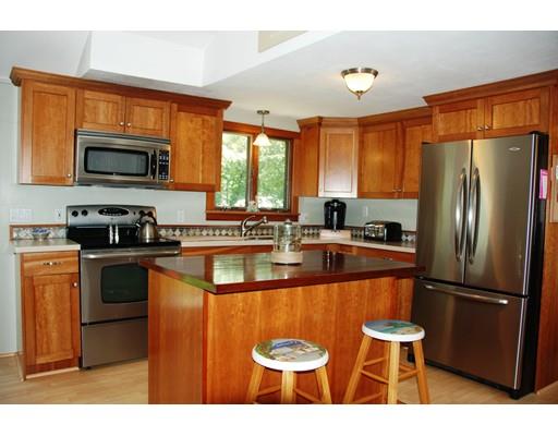 7 Spruce St, Halifax, MA 02338 photo 4