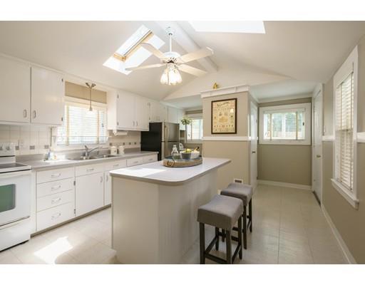 9 Clark St, Danvers, MA 01923 photo 2