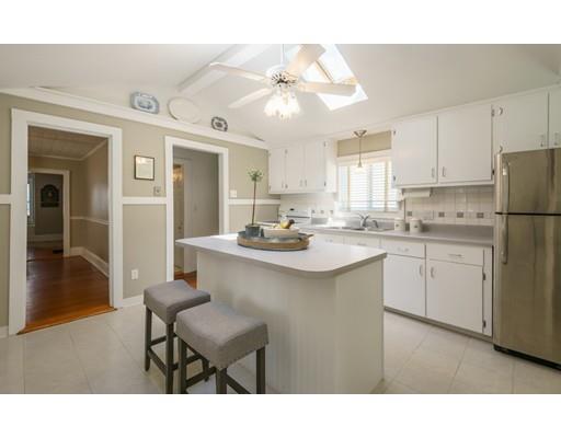9 Clark St, Danvers, MA 01923 photo 3