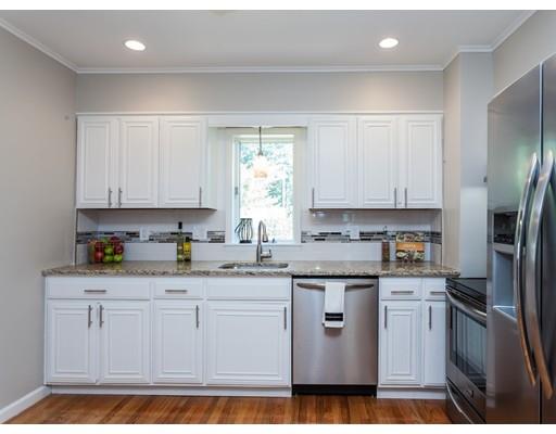 81 Upton St, Springfield, MA 01104 photo 2