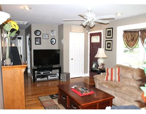 386 Hermitage Dr, Springfield, MA 01129 photo 9