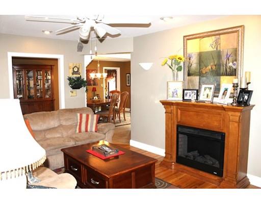 386 Hermitage Dr, Springfield, MA 01129 photo 8