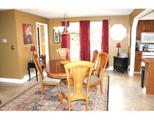 386 Hermitage Dr, Springfield, MA 01129 photo 7