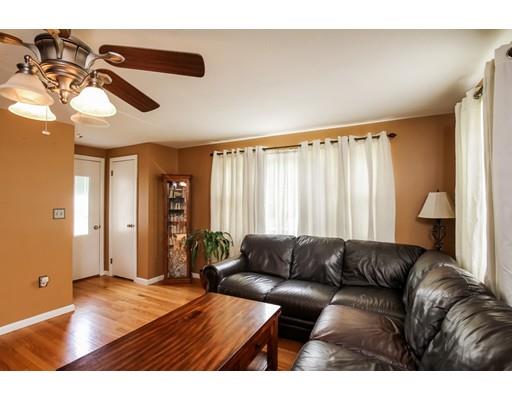 130 Garnet St, Springfield, MA 01129 photo 4