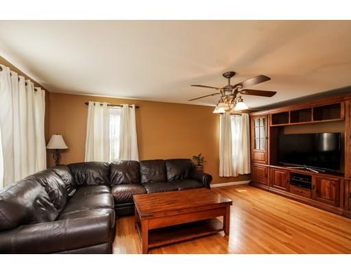 130 Garnet St, Springfield, MA 01129 photo 5