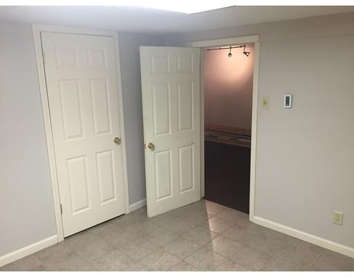 70 Tyler St, Springfield, MA 01109 photo 17