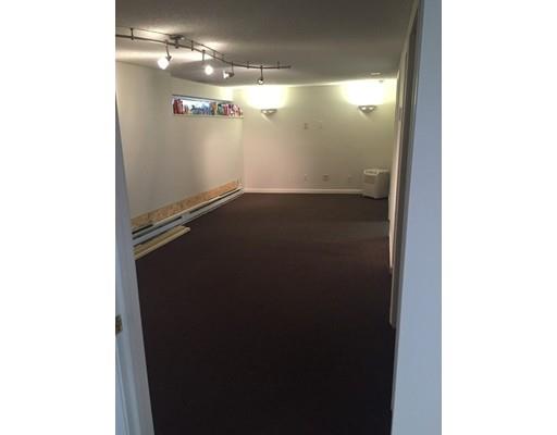 70 Tyler St, Springfield, MA 01109 photo 14