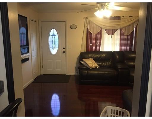 70 Tyler St, Springfield, MA 01109 photo 7